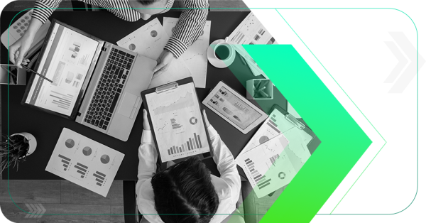seo em imagem com estratégias e resultados em telas diferentes